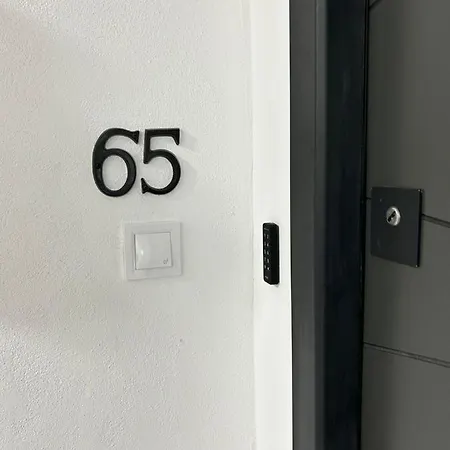 1 Mai - Luxury Park - Self Check-in - Private Parking - 1 Craiova